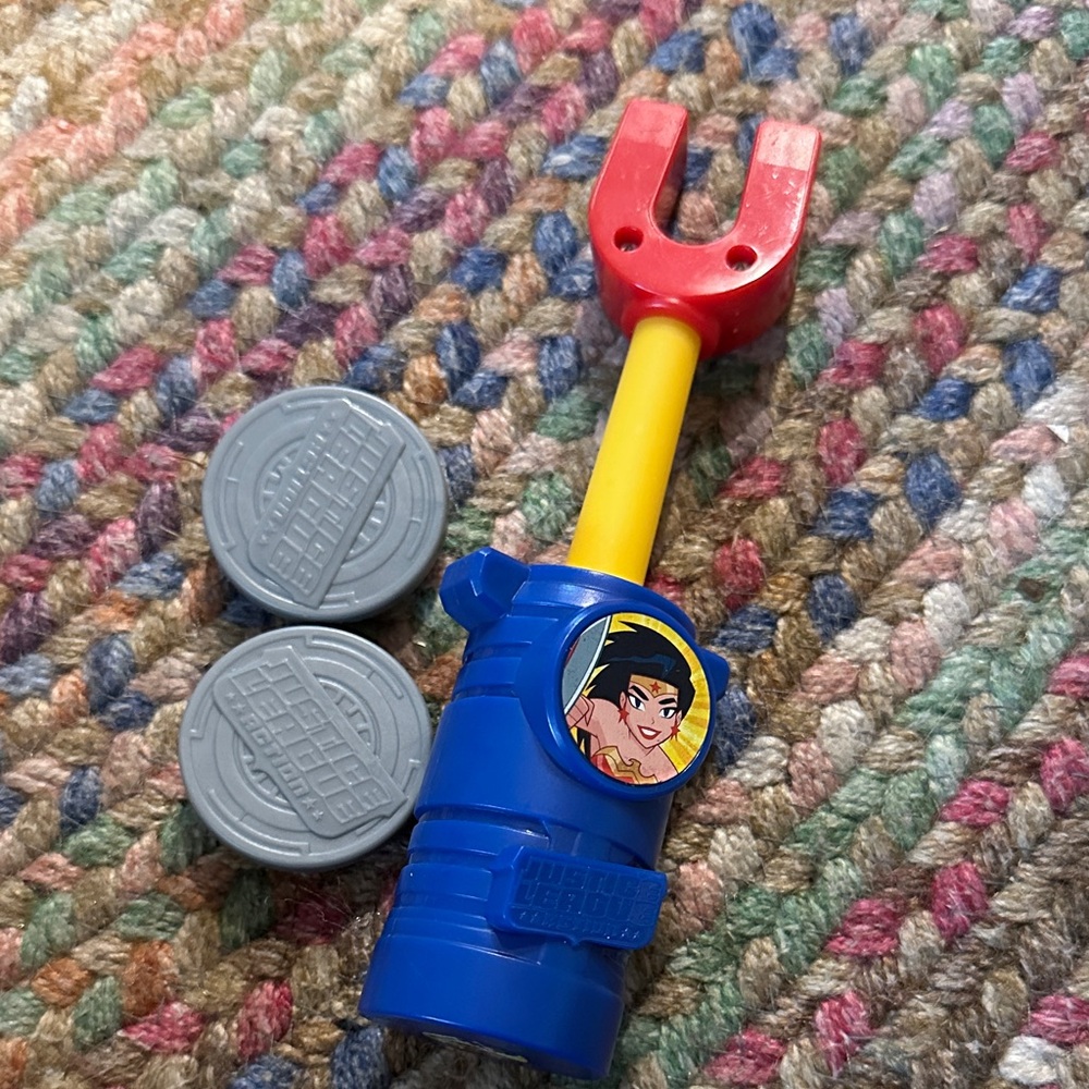 2018 Justice League DC comics Magnetic Mc Donald’s toy Wonder Woman